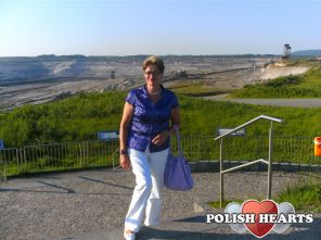 na tle kopalni odkrywkowej na tle kopalni odkrywkowej