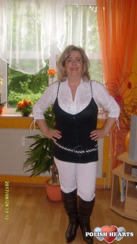 Yvonne43