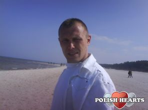 Tak wyglądam  jak pozuje do zdjęć a myślę o czymś innym ha ha pozdrawiam 