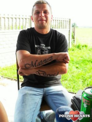 Na cześć moich syn&oacute;w wytatulowalem ich imiona na przedramieniach żeby ich nigdy nie zapomnieć.