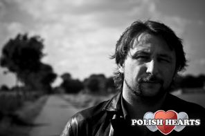tańcząc w deszczu teżmoge być szczęśliwym.