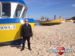 Morze nasze piękne morze w nim się kapie dziewczę horze z dała słychać  syren gwizdy woda sięga jej do kolan  jak wody przybędzie to rym będzie 