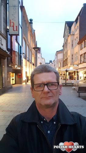 Nie piję  nie palę lubię i umiem tańczyć spokojny bezkonfliktowy kocham zwierzęta szukam kobiety ktura mnie naprawdę pokocha.i zemną będzie na 100% szukam poważnego związku i uczciwego , za durzo razy mnie oszukano tylko poważne oferty