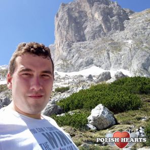 Podejście pod najwyższą g&oacute;rę w Niemczech w tle widoczna kopuła szczytowa  Zugspitze 